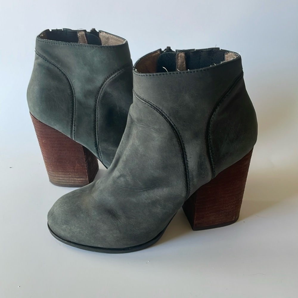 Jeffrey Campbell grey leather zipper ankle booties size‎ 7